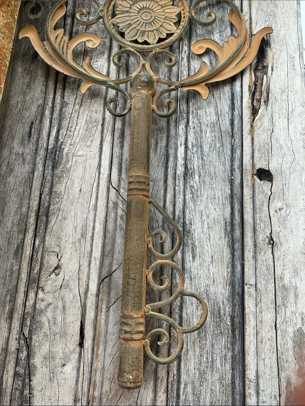 Decorative Vintage Skeleton Key Design with Floral Medallion - Rust Finish